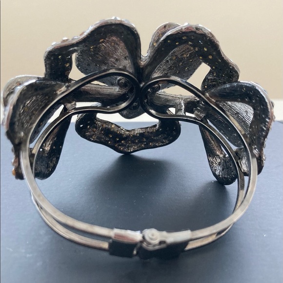 Luxury crystal cuff bracelet. - Picture 12 of 12